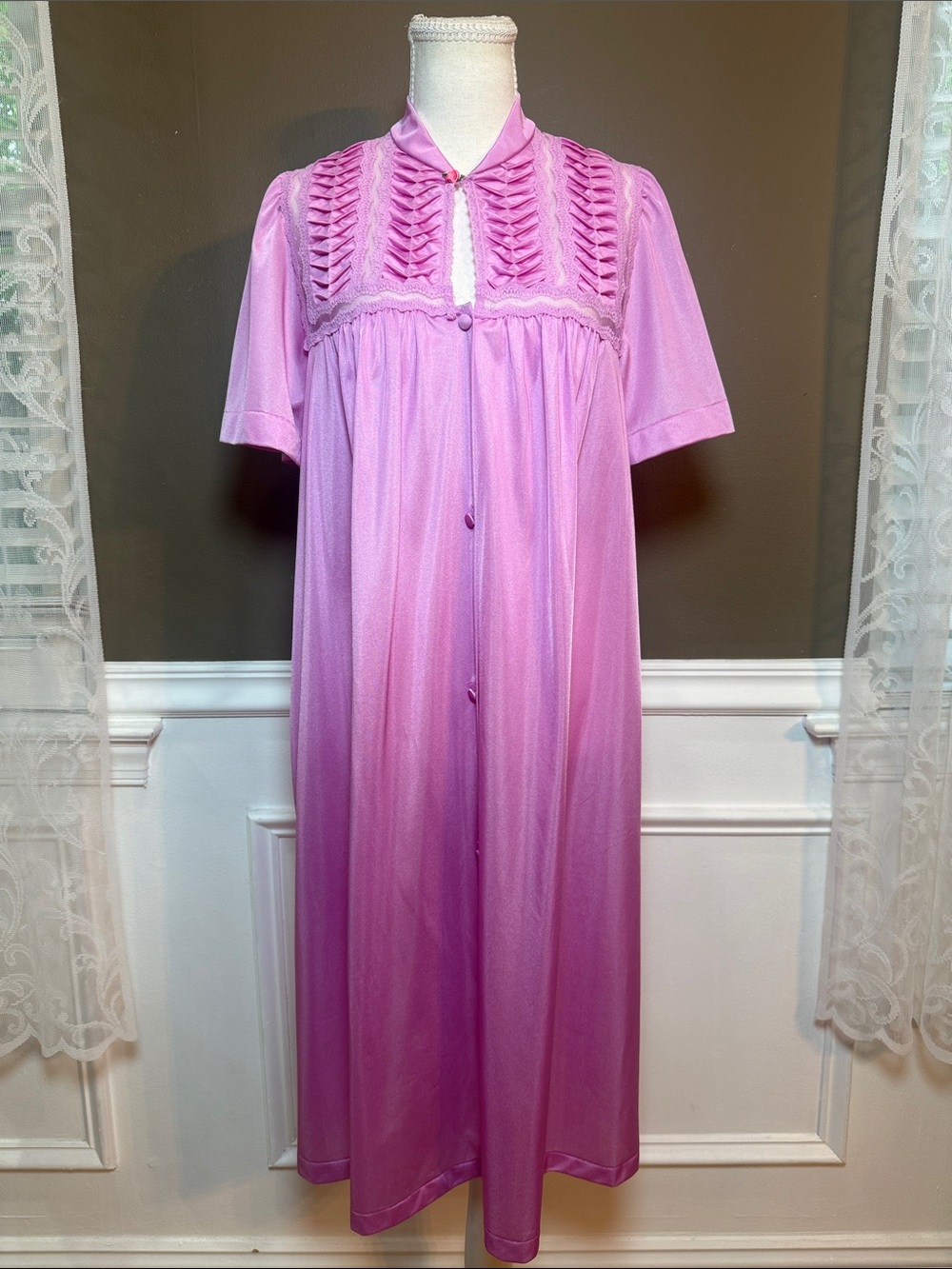 Vintage Vanity Fair Pink Satin‎ Lace Nightgown Button Front M